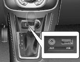 Cechy samochodu Hyundai Gniazdo 12 V przeznaczone jest do zasilania telefonów komórkowych lub innych urządzeń przystosowanych do współpracy z układem elektrycznym pojazdu.