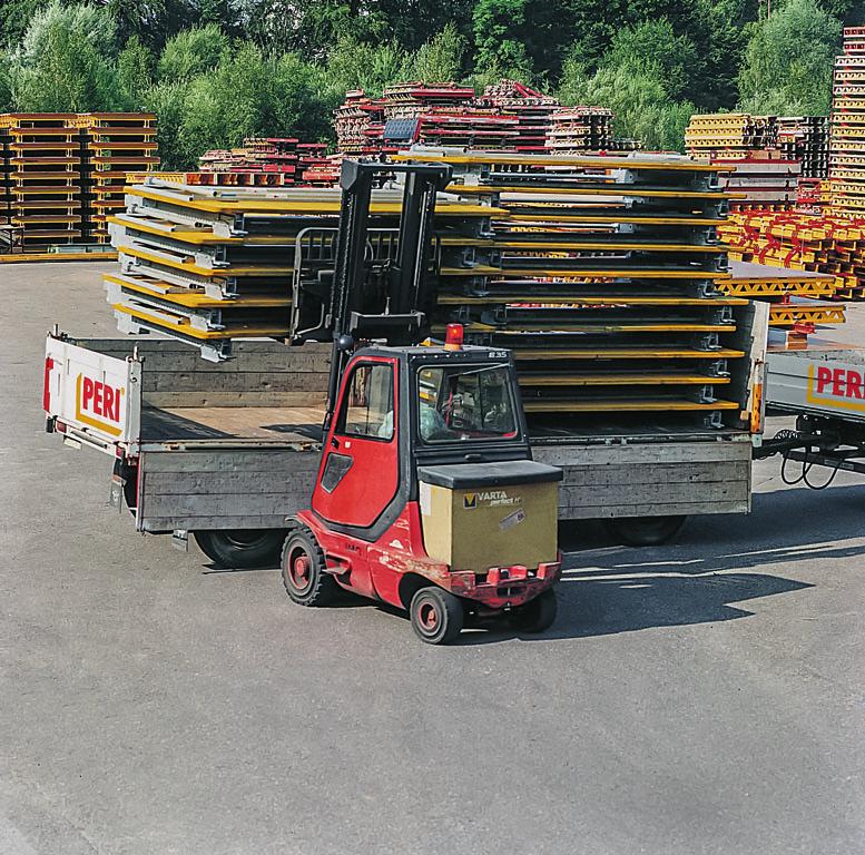 Szerokość ładunkowa pomostu pośredniego wynosi 2,40 m i umożliwia ładowanie samochodu ciężarowego w poprzek. Wysokość pomostu w stosie wynosi tylko 9 cm.