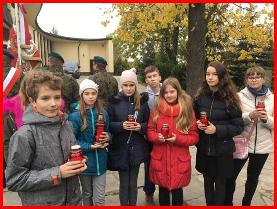 Poświęcony jest on pamięci służb mundurowych