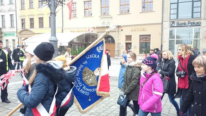 Elżbiety, następnie odbył się apel niepodległościowy na pl. Gołębim.