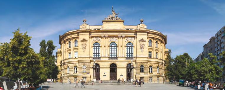 Od 2005 roku w holu Gmachu Głównego stoi pomnik Marii Skłodowskiej- Curie dłuta Maksymiliana Biskupskiego. 13 PRACOWNIA RADIOLOGICZNA ul.
