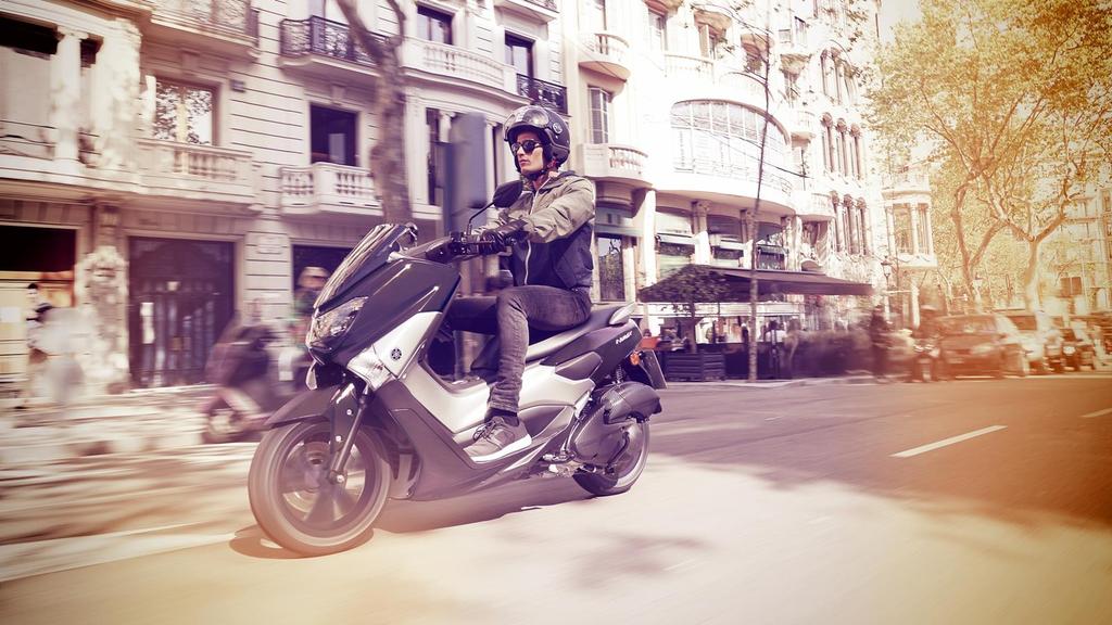 Yamaha NMAX. Idealny skuter na każdy dzień Sportowa Yamaha NMAX sprawi, że codzienna jazda po mieście stanie się ekscytującą przygodą.