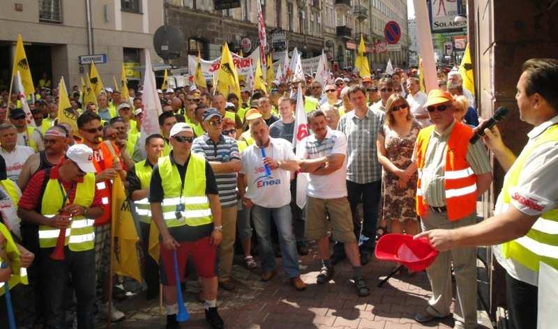 W tym celu Rada SKE zwróci się do organizacji wchodzących w skład SKE o udzielenie pełnomocnictw do prowadzenia takiej akcji.