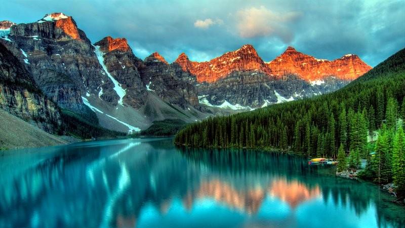 Park Narodowy Banff, Kanada Główne atrakcje turystyczne w parku to gorące źródła Upper Hot Spring