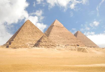 Egipt starożytny istniał od IV tysiąclecia p. n. e. do 641 roku n. e. Kraj ten leżał na obu brzegach Nilu - od I katarakty po Morze Śródziemne jednak jego życie, skupiało się przede wszystkim tuż nad brzegami rzeki.