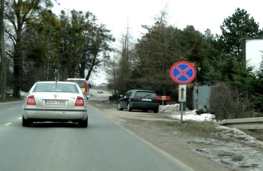 Znak zakazu: ograniczenie prędkości obowiązuje: A. do najbliższej miejscowości, B.