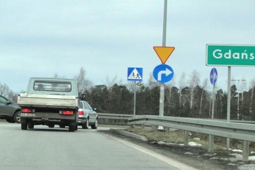 9. W tej sytuacji, na najbliższym skrzyżowaniu kierujący może zawrócić. 10.