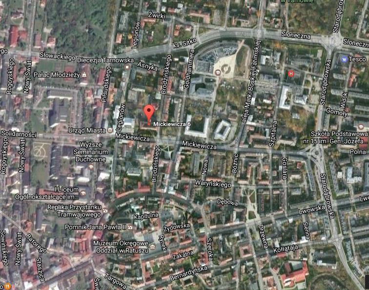 Lokalizacja i dostępność komunikacyjna: Nieruchomość znajduje się w centralnej części Tarnowa, przy głównej trasie komunikacyjnej, przez miasto