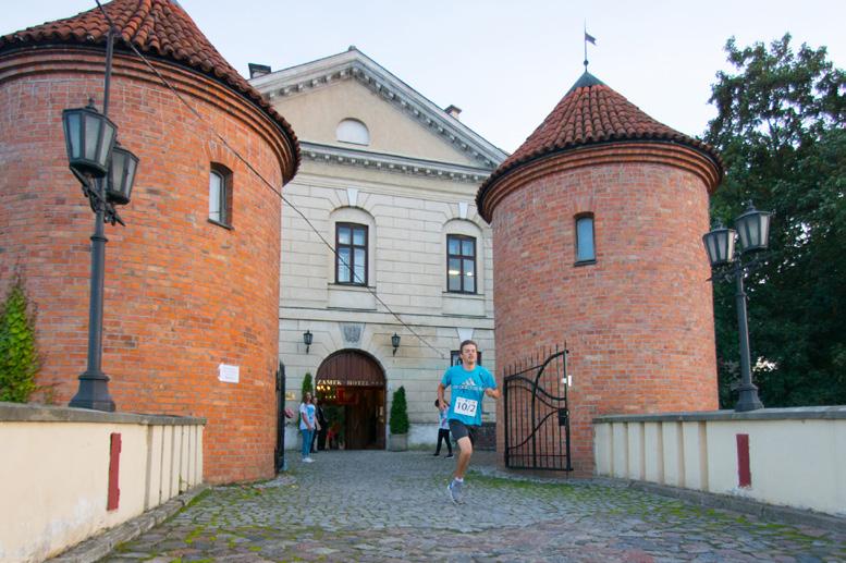 torcie Pułtuskiego Festiwalu Biegów będzie rywalizacja drużynowa! Sztafety zawsze przynoszą wzmożoną dawkę emocji, a nasza Sztafeta Zamkowa będzie miała także wyjątkową trasę.