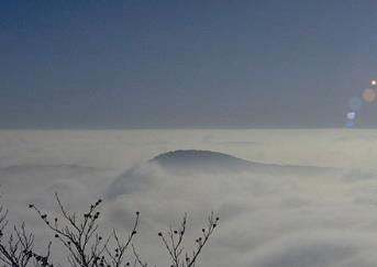 STRATOCUMULUS (Sc) To chmura występująca w postaci ciemno szarej, kłębiastej warstwy o dużej rozciągłości.