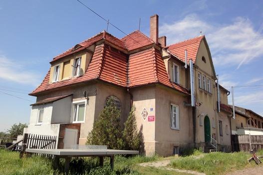 Dziennik Urzędowy Województwa Dolnośląskiego 73 Poz. 5448 Dworek w Starych Serbach nr 9, tzw. dworek Pauli; wzniesiony wg proj. Karla Erbsta ze Szczecina, ob.