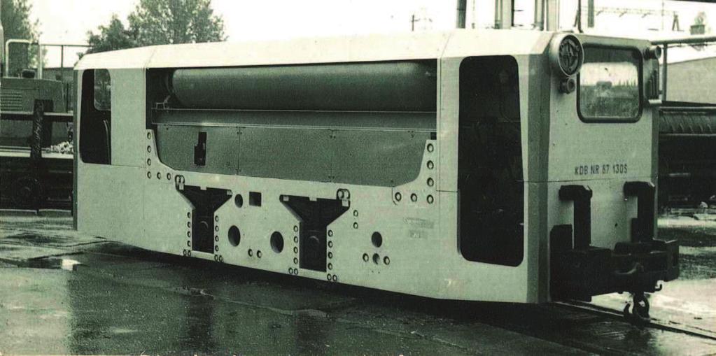 Budowa kopal w Rybnickim Okrgu Wglowym i eksploatacja pokładów metanowych spowodowała powszechne stosowanie w przewozie dołowym lokomotyw z napdem pneumatycznym (rys. 1).