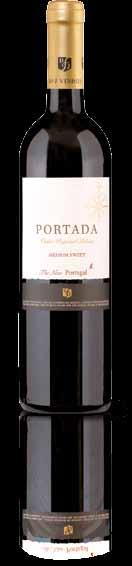 [R] [3] Portada półsłodkie Otulane przez słońce i łagodną bryzę winogrona, dojrzewające w rozległych winnicach położonego między Tagiem i Atlantykiem regionu Lisboa, dały to wyśmienite, intensywnie