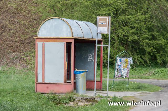 Zupełnie zdewastowany przez wiatr