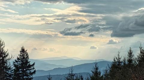 Chwilę potem znajdziemy się na szczycie Magury 1109m  (około 10 minut od opuszczenia