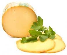 ROLADA USTRZYCKA Producent: Mlekpol Typ sera: Wędzony Opis: aromatyczny podpuszczkowy, parzony ser z pikantną nutą, którą nadaje mu wędzenie