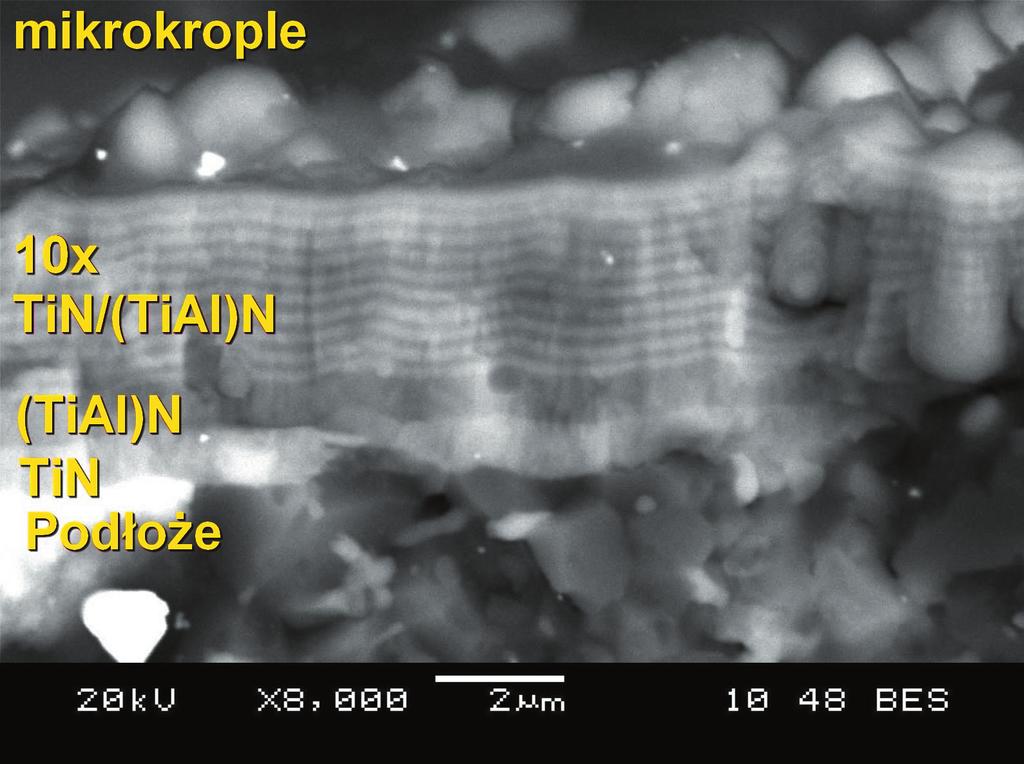 mikrowarstwa Ti-Zr-N jest zbudowana z bardzo wielu bardzo cienkich nanowarstw TiN i ZrN, których grubość zależy od warunków realizacji procesu PVD i jest na tyle mała (nawet rzędu kilku nm), że