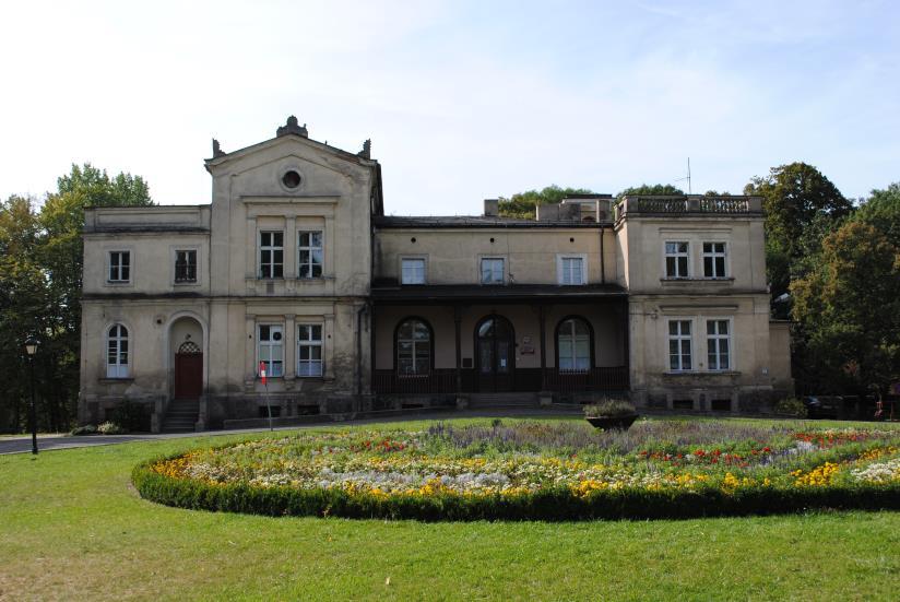 Park dworski w Nekli jest najciekawszym obszarem parkowym pod względem dendrologicznym na terenie powiatu wrzesińskiego.