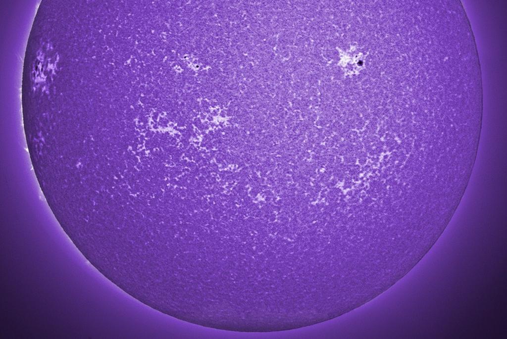 Słońce sfotografowane w przez filtr CaK Źródło: NASA LIPIEC 2012 1 2 3 M 4 5 6 7 8 9 10 11 12 13 14 15 16 17 18 19 M 20 21 22 23 24 25 26 27 28 29 30 31 1 d 3 h 56 m elongacja wschodnia Merkurego, 25