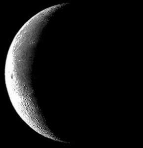 I. i. Zakładając, że oglądasz Księżyc z Grecji oszacuj ile dni minęło od ostatniego nowiu (liczba całkowita). [2] ii. Różnica długości doby słonecznej i gwiazdowej w minutach [1] iii.
