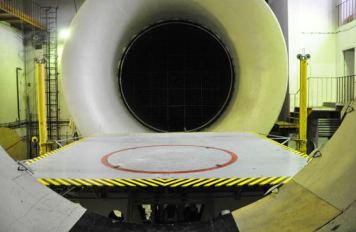 Instytut Lotnictwa Badania modeli śmigłowców w tunelu aerodynamicznym Stanowisko Pomiarowo Sterujące można wykorzystywać do badania modeli kadłubów wiropłatów wraz z obracającym się wirnikiem.