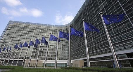 Organy i instytucje Unii Europejskiej KOMISJA EUROPEJSKA Jest