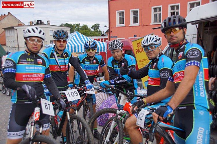 lukę na lokalnym rynku w postaci coraz bardziej popularnych w kraju, a nieorganizowanych w naszym regionie imprez sportowych. Tak też narodził się Maraton MTB Kargula i Pawlaka.