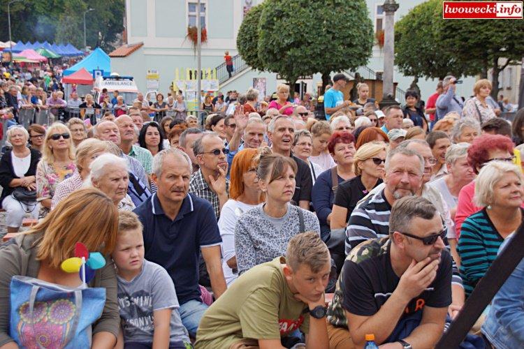 Kapela w składzie: gitarzysta Łukasz Pater, basista Daniel Mendychowski,