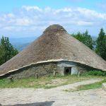 Pallozas to budynki wybudowane 1500+ lat temu przez Celtów, używane przez mieszkanców Cebreiro od tego czasu. Dzień 5.