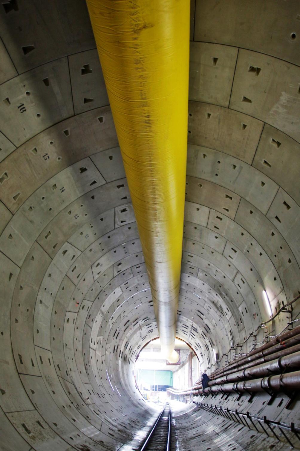 TRASA SŁOWACKIEGO Tunel drogowy pod Martwą Wisłą Obudowa tunelu Każdy z wyprodukowanych tubbingów ma swoją metrykę i oznaczenie literowe wskazujące