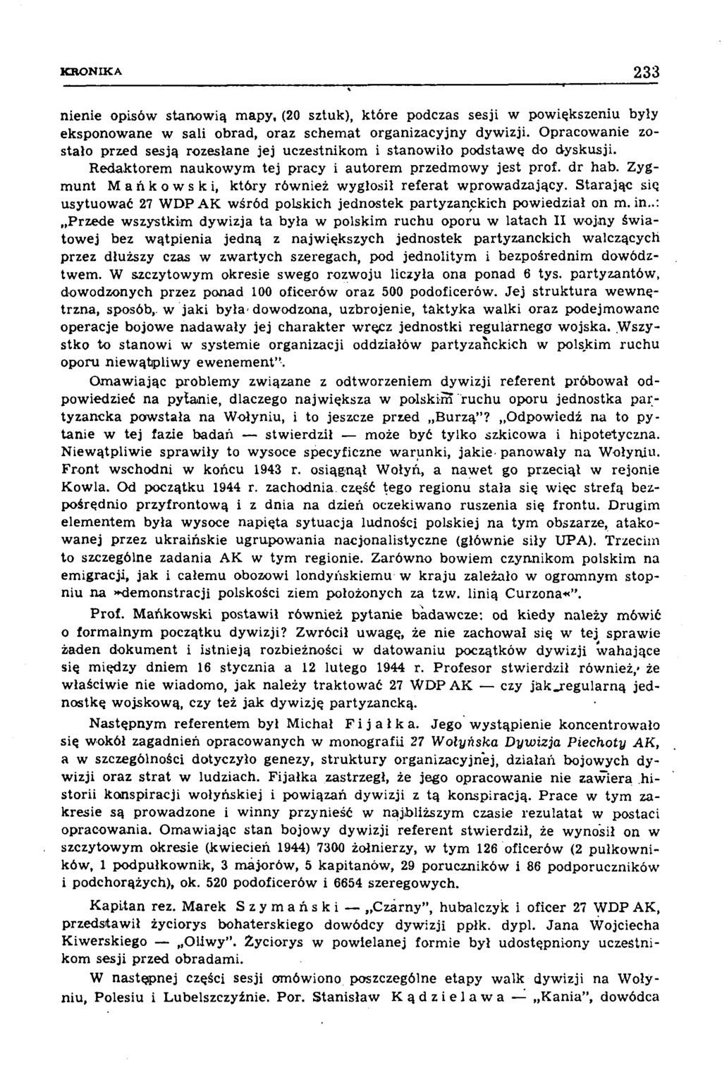 K R O N IK A 2 3 3 nienie opisów stanowią mapy, (20 sztuk), które podczas sesji w powiększeniu były eksponowane w sali obrad, oraz schemat organizacyjny dywizji.