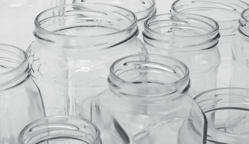 Proces realizacji nowego opakowania szklanego 1 2 3 Otrzymanie od klienta wstępnych informacji na temat zamawianego opakowania szklanego Projektanci tworzą koncepcję i projekty opakowania szklanego