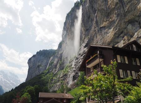 Przyjazd do Lautebrunnen wioski lodowcowej leżącej u stóp Jungfrau (3454 m n.p.m).