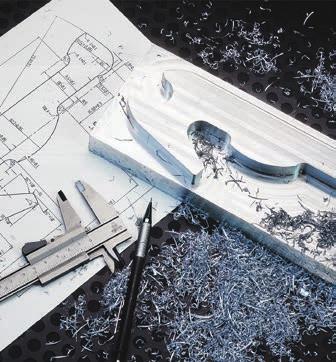 Perfekcyjnie przygotowany do późniejszego programowania Przyszli operatorzy maszyn CNC za pomocą SinuTrain for SINUMERIK Operate mogą uczyć się programowania CNC w taki sam sposób, jak później