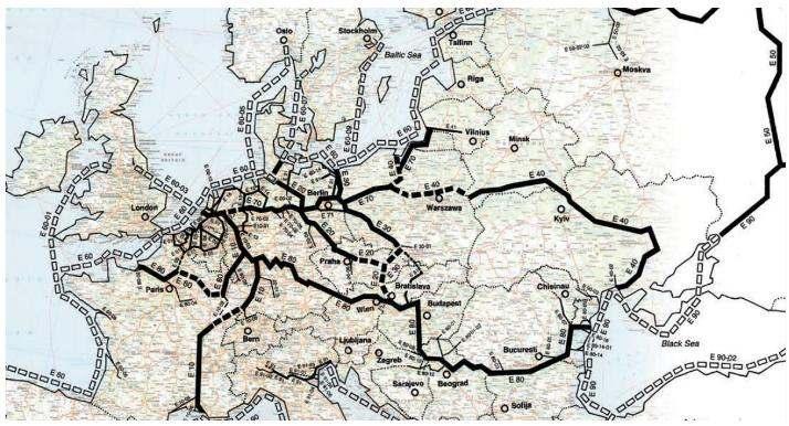 Drogi wodne w Polsce szansą na rozwój cywilizacyjny regionów W Polsce istnieje 2079 km dróg wodnych z czego jedynie 208 km (10%) spełnia kryteria IV klasy Ŝeglowności.