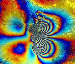 Zastosowanie obrazów SAR Satelitarna interferometria radarowa Najczęściej wykorzystywane metody przetwarzania obrazów SAR: InSAR (Interferometry SAR) - tworzenie DEM