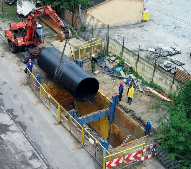 BEZWYKOPOWA RENOWACJA przewodu odbywa się poprzez podgrzanie i przeciągnięcie rury przez specjalną matrycę redukcyjną z wykorzystaniem stałej, kontrolowanej siły ciągu.