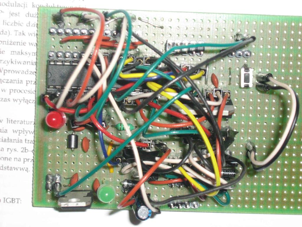 3 Elektronika. Schemat układu elektronicznego (pokazany na Rys. 7.) powstał w darmowej wersji programu Eagle. Układ został wykonany na płytce uniwersalnej o wymiarach 7,8 cm na 6,5 cm.