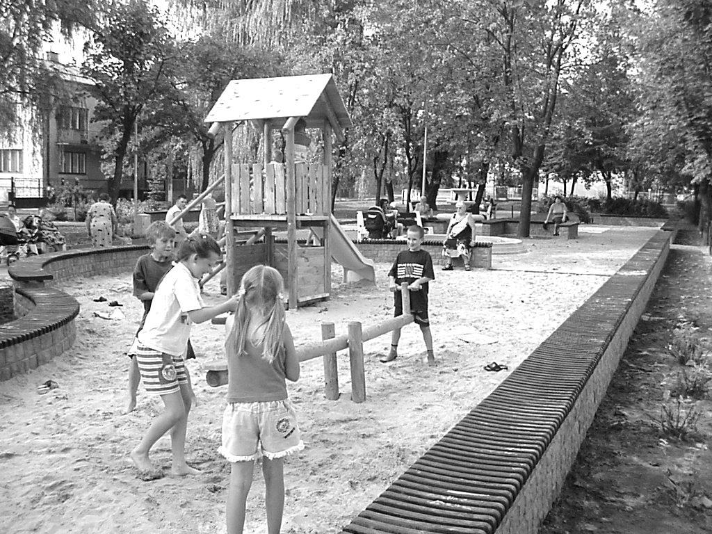 To nie ostatni park w gminie Oddany ostatnio do użytku przebudowany park miejski przy ulicy Narutowicza to nie ostatnie słowo samorządu Mszczonowa w kwestii upiększania miasta.