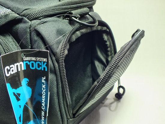Boczne kieszenie torby Camrock X41 City zapinane są zamkami, umożliwią nam spakowanie większości