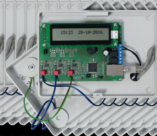 Montaż rejestratora Zamontowanie rejestratora wymaga: 1) przymocowania do ściany za pomocą 4 kołków rozporowych 2) podłączenia przewodu zasilania 12V 3) podłączenia kabla sieci komputerowej +12V GND