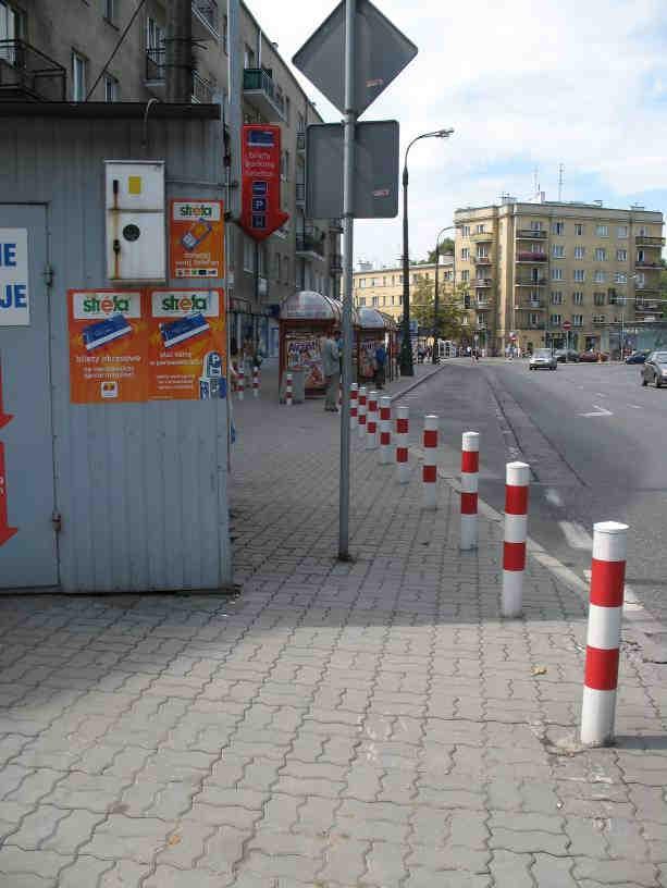 Krasińskiego na chodnik między ul. Mickiewicza a ul. Krasińskiego.