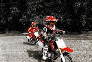 OFF-ROAD CRF250R JESZCZE SZYBSZE OKRĄŻENIA Kolory Honda CRF250R jest dostępna w 1 malowaniu. CRF250R Extreme Red R-292 4-zaworowy, UNICAM 249 cm³ 39,98 KM (29,4kW) / 11 500 obr./min.