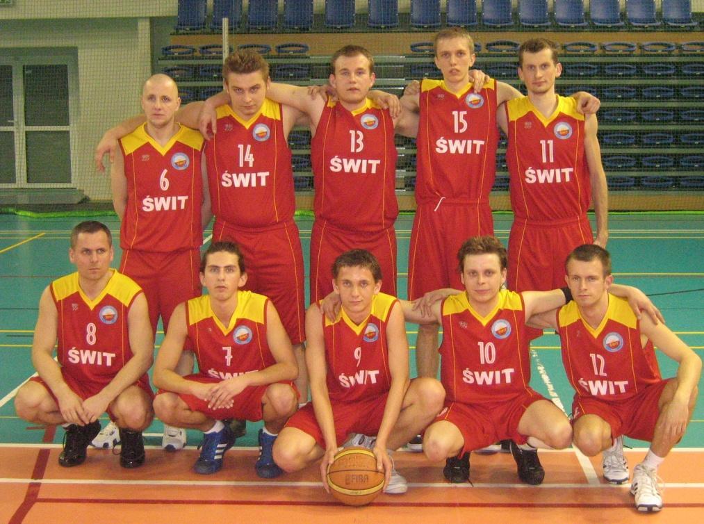 Stoją od lewej: Paweł Ziółkiewicz trener, Mariusz Klatka, Grzegorz Dusza, Rafał Mogielnicki, Witold Nakoneczny, Paweł Kucharski.