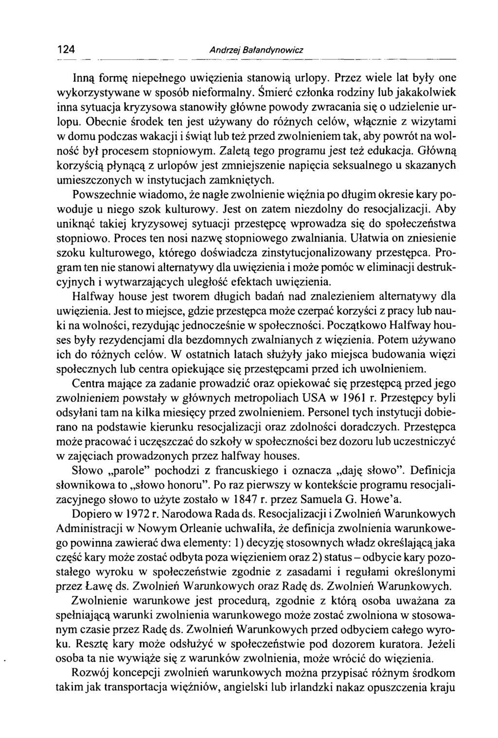 124 Andrzej Batandynowicz Inną formę niepełnego uwięzienia stanowią urlopy. Przez wiele lat były one wykorzystywane w sposób nieformalny.