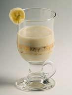 jogurtowo-truskawkowy Składniki: 250 ml kefiru lub maślanki 250 ml (1 szklanka) truskawek 250 ml jogurtu naturalnego łyżka miodu Sposób wykonania: Owoce umyć, szypułki