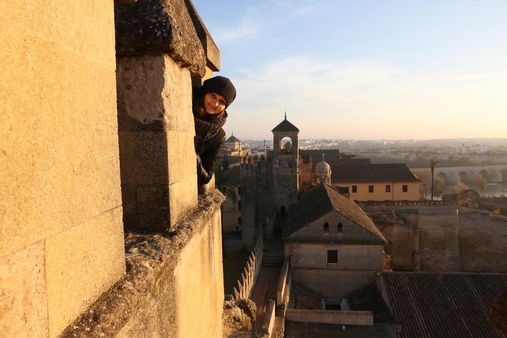 WYBÓR MIEJSCA Wybór miejsca wymiany jest bardzo ważny mój padł na Hiszpanię ze względu na język hiszpański, którego uczyłam się 6 lat, Andaluzję ze względu na klimat i na to, że południe kraju jest