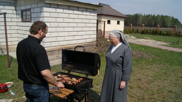 Oblackie wiadomości z Ukrainy Kwiecień 2011 9 Niedzielę Zmartwychwstania Paoskiego rozpoczęliśmy od wspólnego uroczystego śniadania.