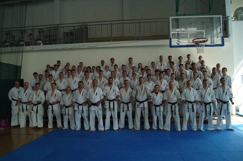 Trening Okręgowego Związku Karate Warszawa, 22 kwietnia W treningu kumite, który odbył się w siedzibie Bielańskiego Klubu Kyokushin Karate sensei Mariusza Mazura