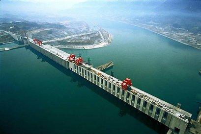 Tama Trzech Przełomów Tama Trzech Przełomów budowana na rzece Jangcy w